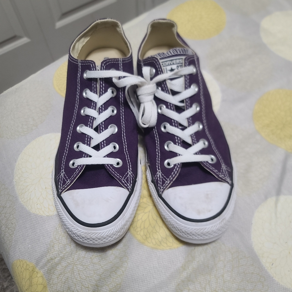 Converse Sneakers in Deep Purple